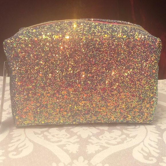Jade & Deer Handbags - NWT Make up case
